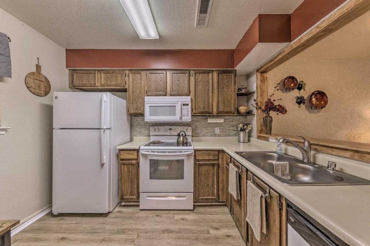 Forested Ruidoso Condo With Deck And Fireplace! Exterior photo